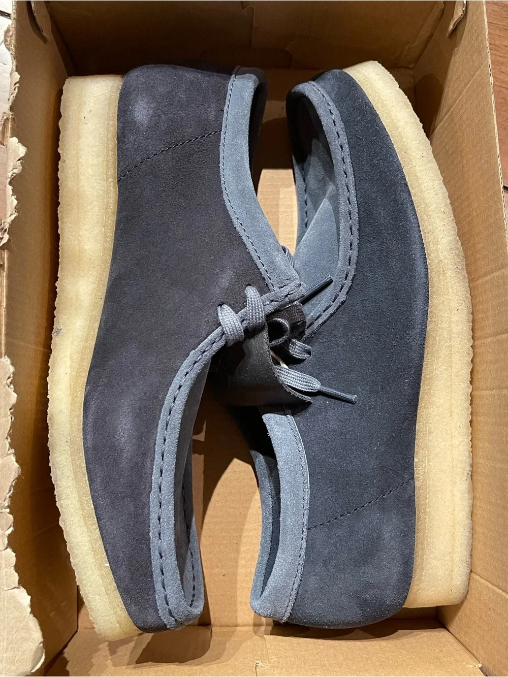 Clarks Men’s Blue/Charcoal Suede Chukka Wallabee Lace Shoes